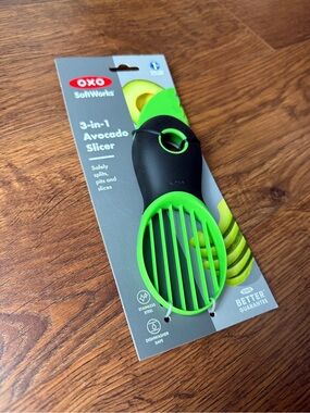 NWT 🥑 OXO SoftWorks 3-in-1 Avocado Slicer - Black & Bright Green
